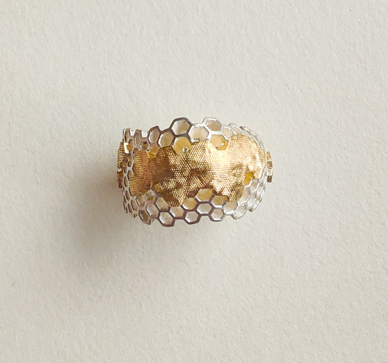 Honeycomb ring 4 with gold inserts