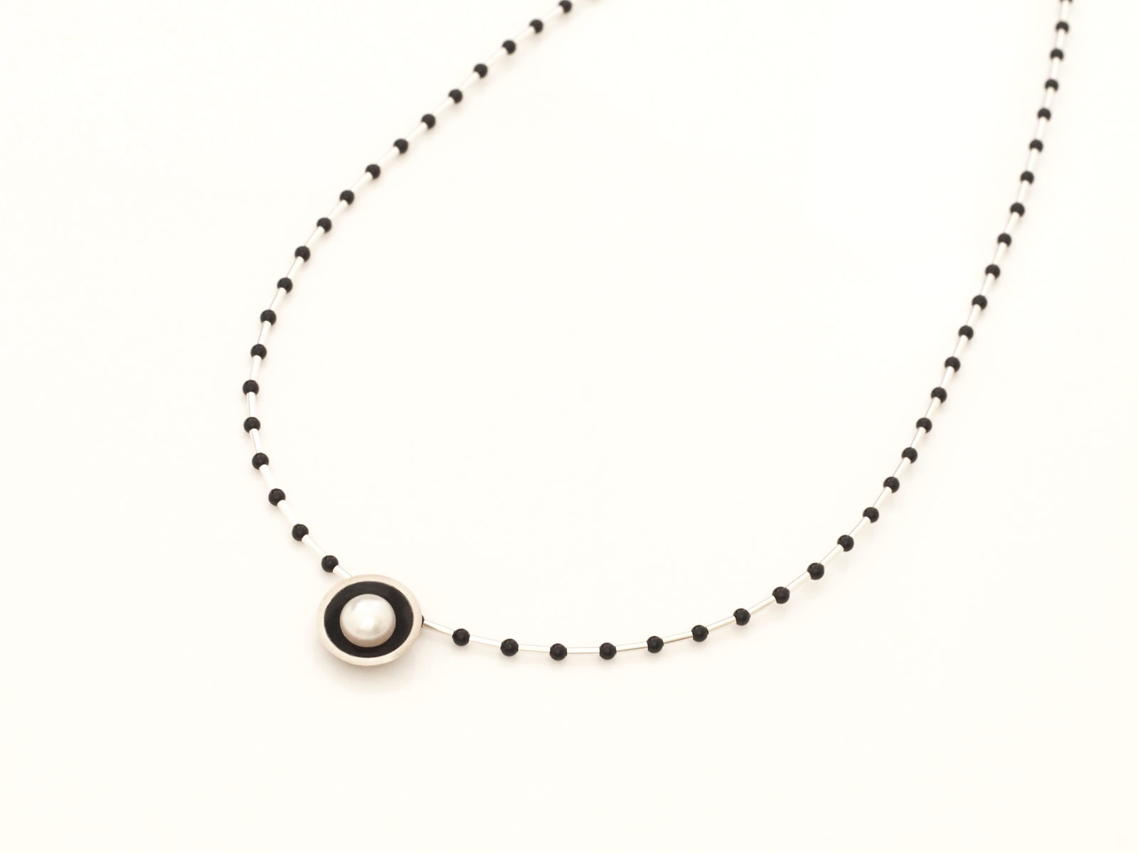 Connect the Dots Necklace (black)