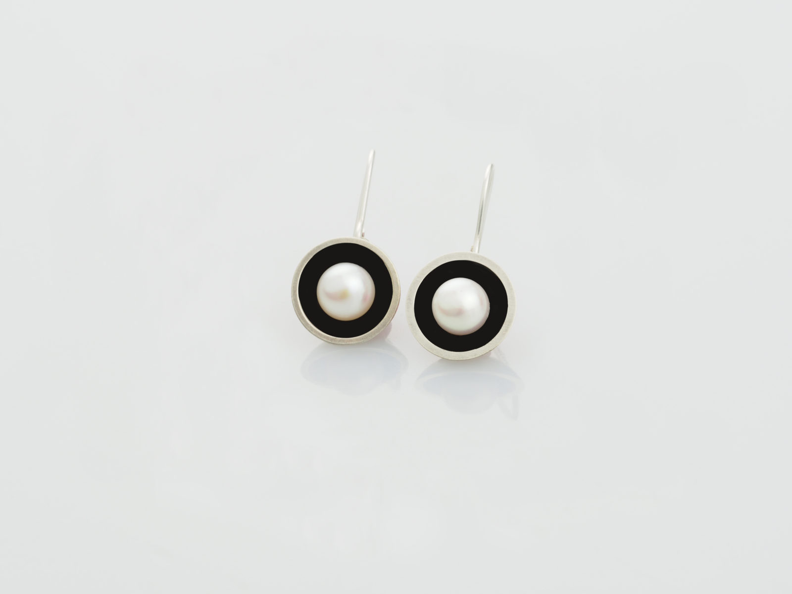 Connect the Dots earrings (black) 