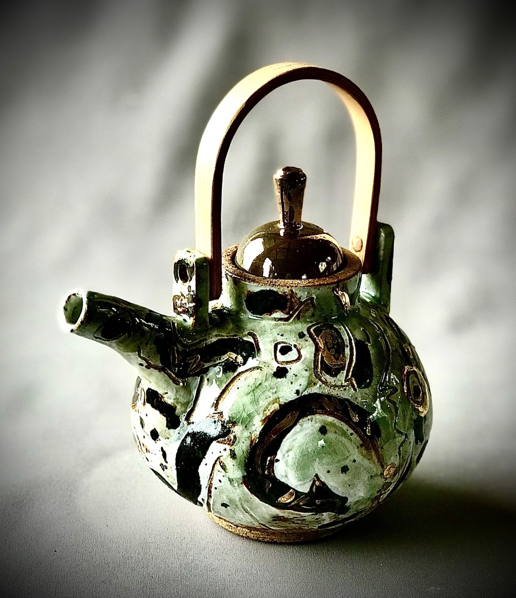 Tea-pot Painted (pours well)