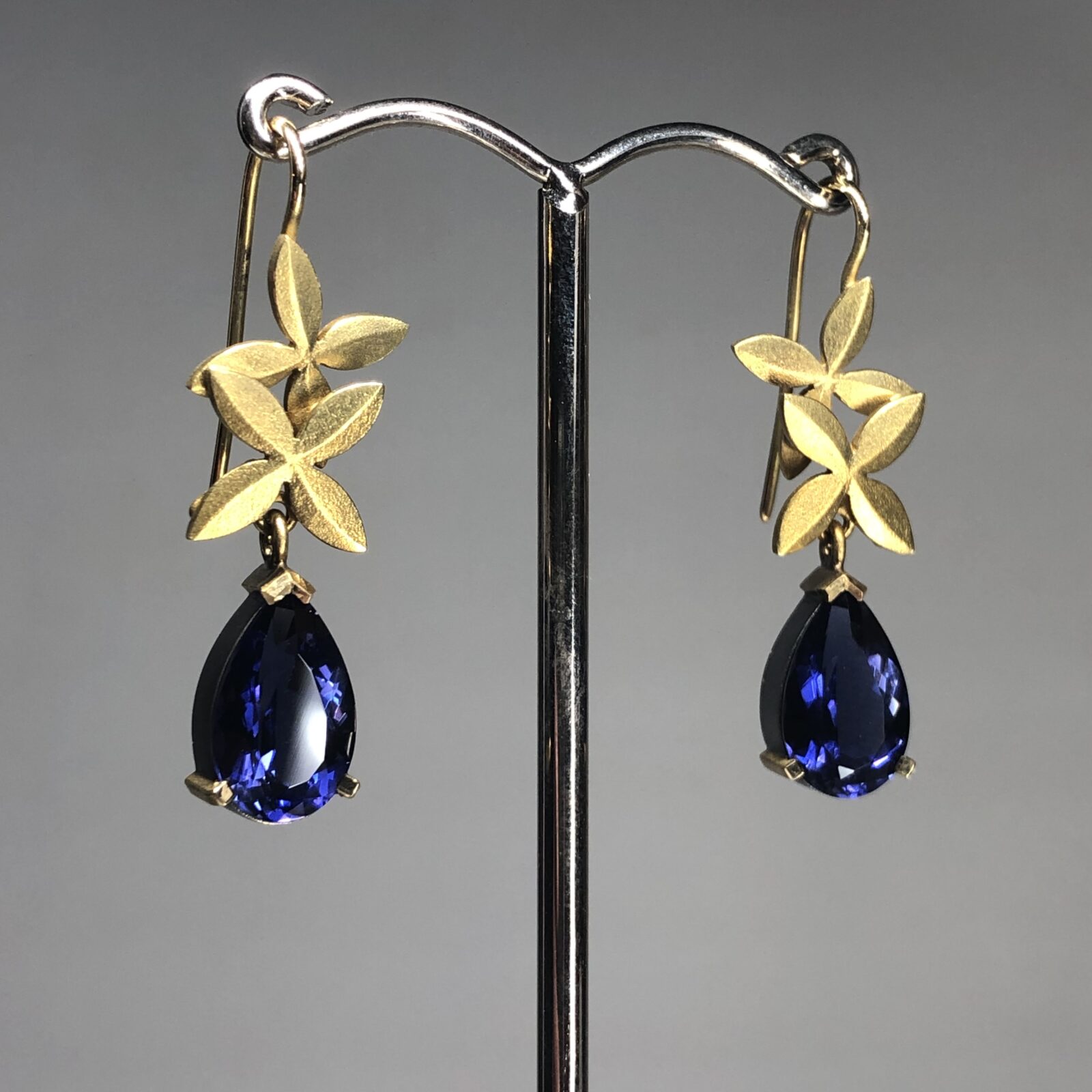 Earrings Separated Double Leaf Lattice