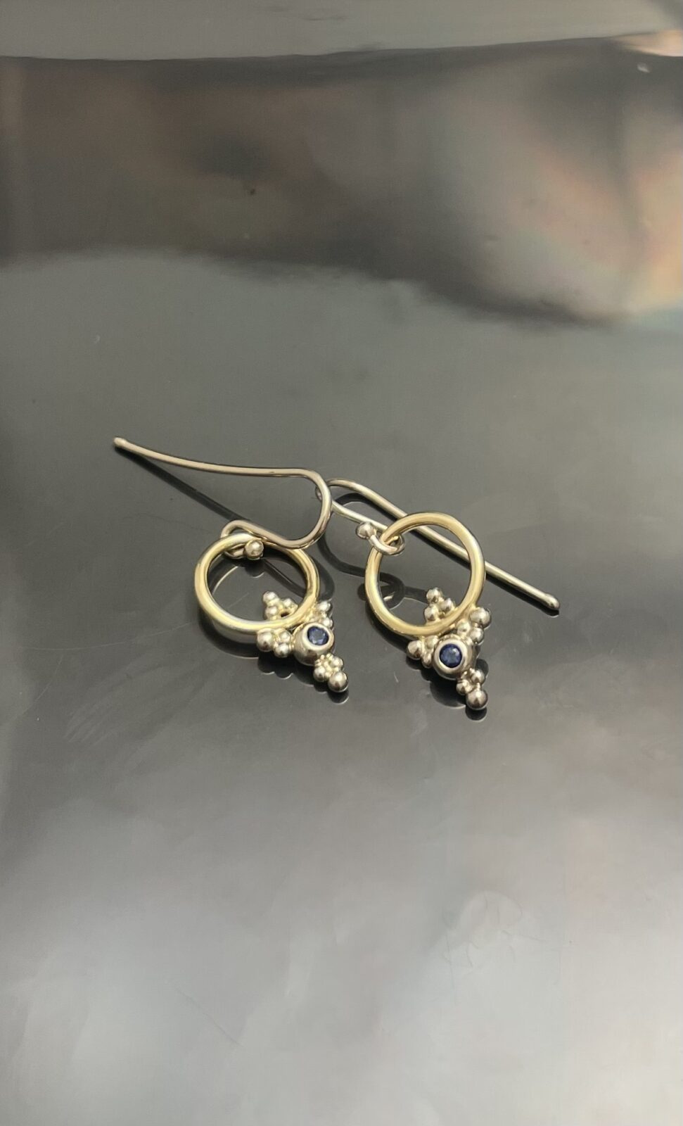 Circle Sapphire Eardrops