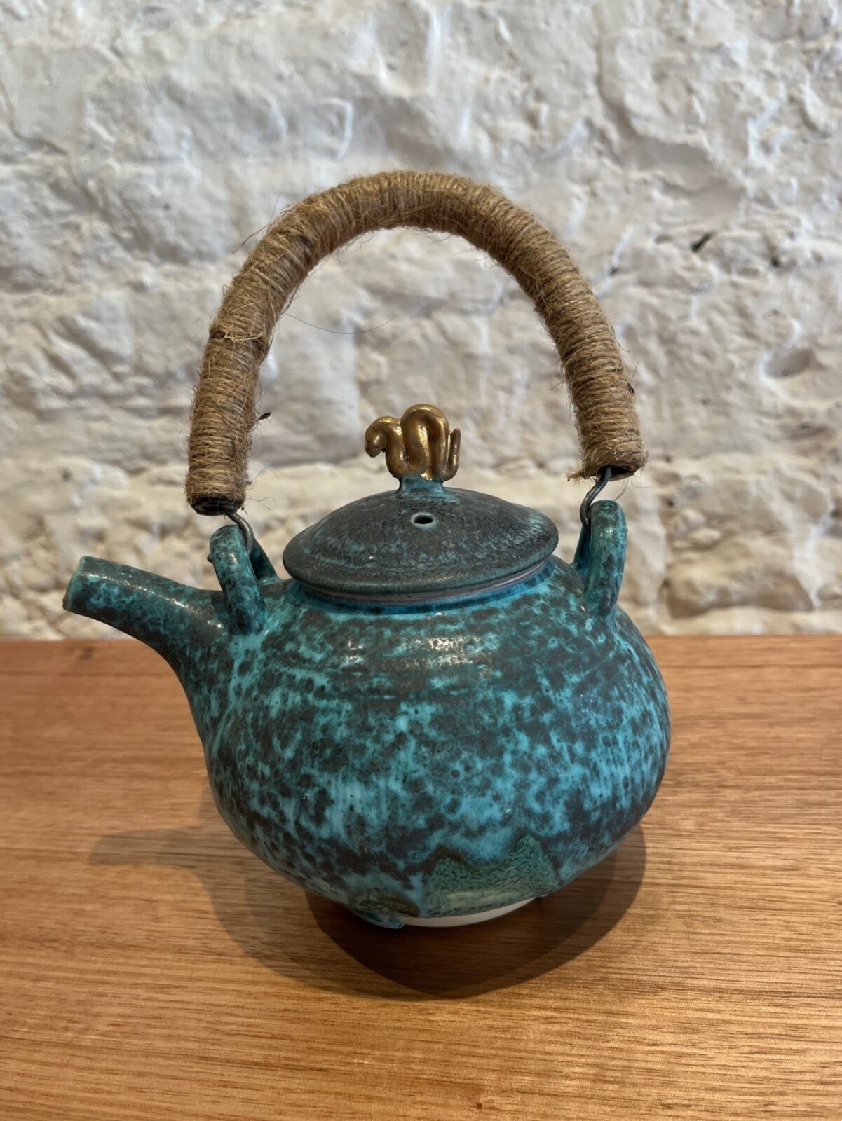 teapot with rope handle