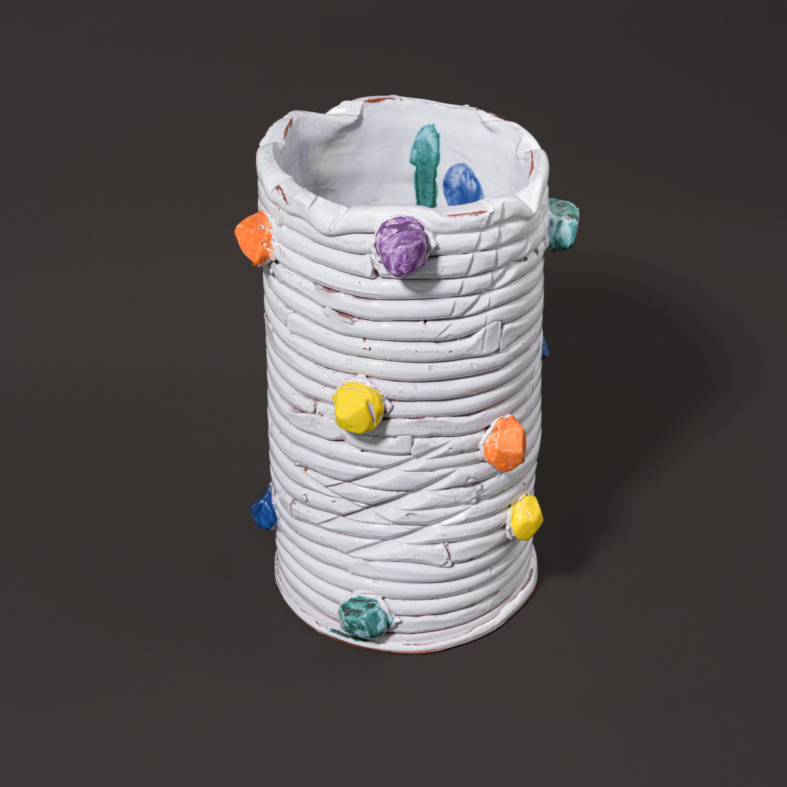 Everyday cylindrical vessel 1 (Lumps)
