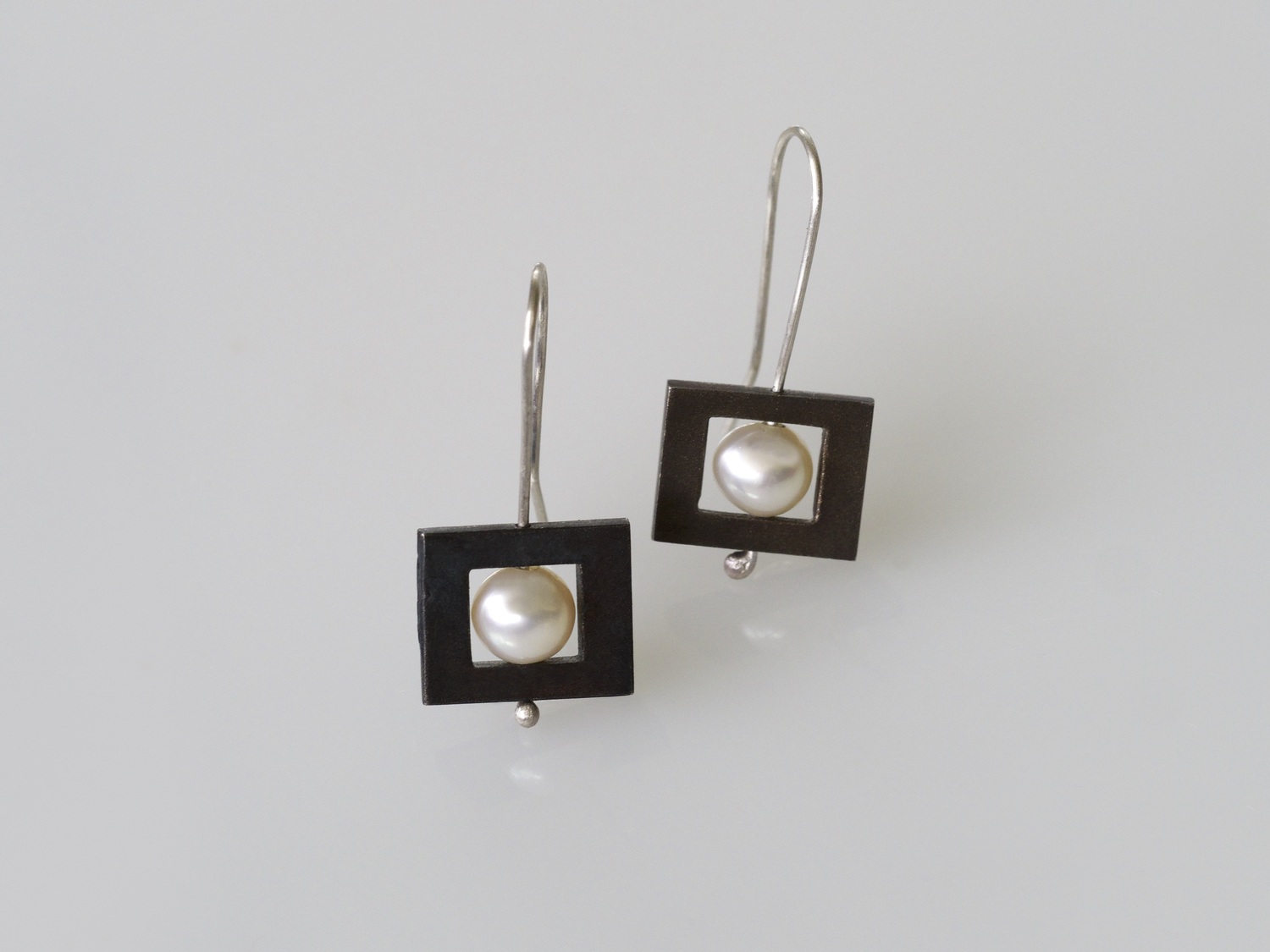 Suspended Pearls Earrings: Oxidised
