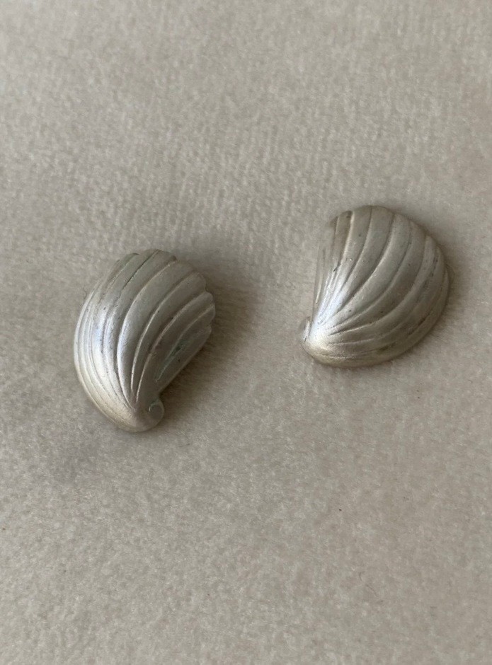 Shell stud earrings