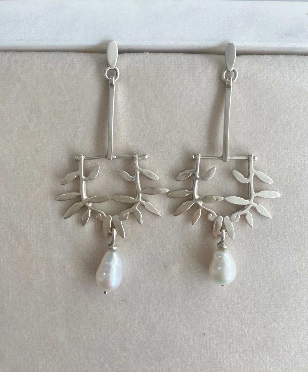 Daphne luxe earring with pearls 